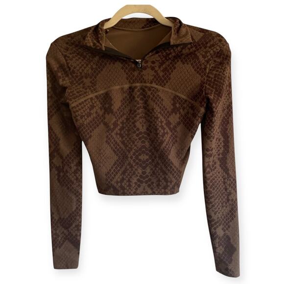 NEW GUESS Mock Neck Activewear Long Sleeve Erin Crop Top Animal Print Size XS - Picture 4 of 5